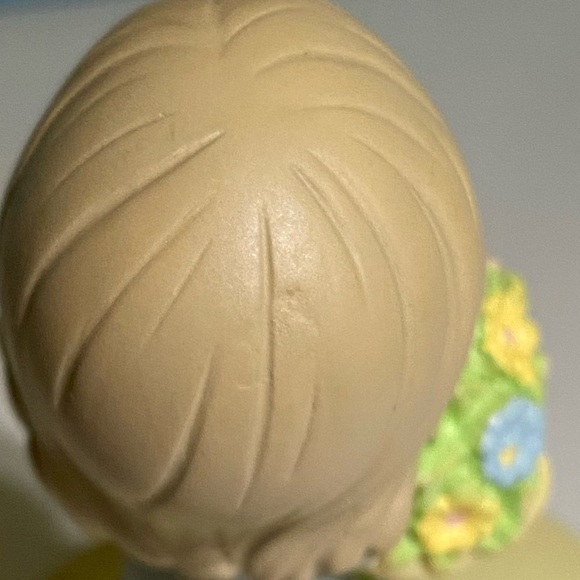 Precious Moment Figure with Musical Tunes - Picture 7 of 8